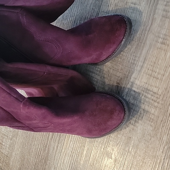 Steve madden suede boots. Nwot. Never wore. 6.5m ( burgundy) - Picture 15 of 15